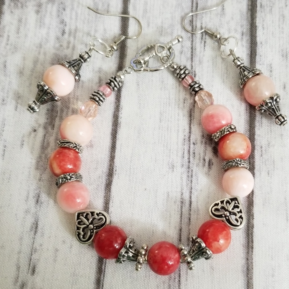 Pink, red, silver, heart glass beaded bracelet